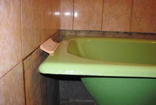 Бортик для ванной, чтобы вода не стекала на пол. Как установить бордюр на ванну и защититься от протечек