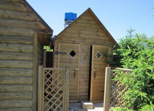 Душ на даче без водопровода. Материалы для летнего душа