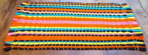 Коврик из старых вещей крючком. 15 идей, как сделать коврик из старых вещей и футболок своими руками