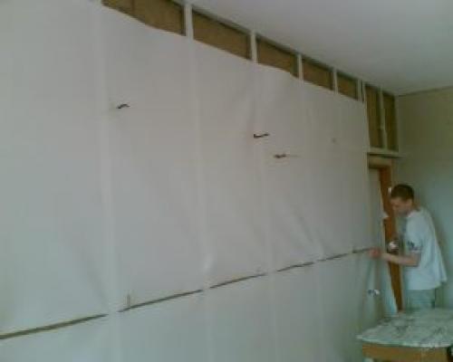 Перед поклейкой обоев, что нужно сделать со стенами. Как правильно подготовить стену из кирпича, после удаления старых обоев?