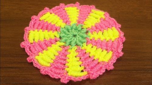 Круглый коврик крючком схема и описание. Вязаные коврики: схемы, инструкции, интересные модели