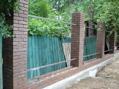 Как обеспечить равномерное распределение нагрузки при кладке кирпичных столбов. Виды конструкций