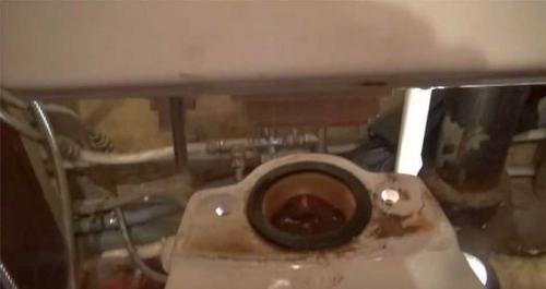 Подключение бачка унитаза. Снятие бачка