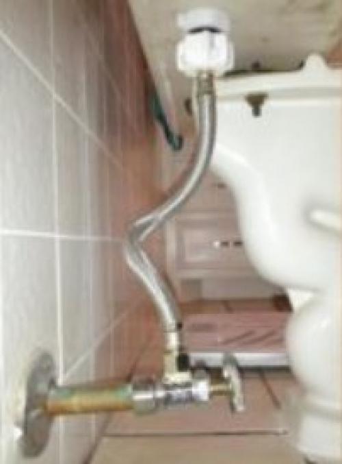 Подключение бачка унитаза через американку. Подводка для унитаза