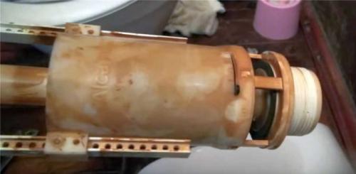 Подключение бачка унитаза. Снятие бачка