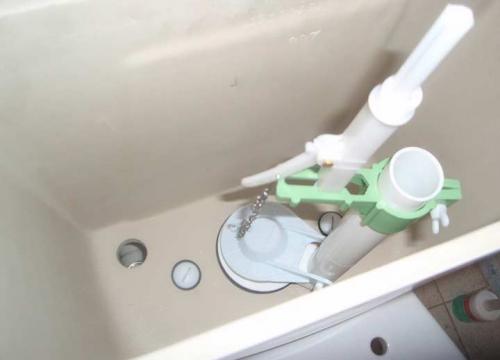 Арматура бачка унитаза боковое подключение. Арматура для бачка унитаза и их виды: с нижней и боковой подводкой и старого образца. Какую лучше выбрать? +Фото