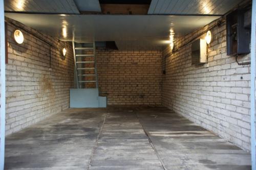 Современный пол в гараже. Деревянный пол в гараже