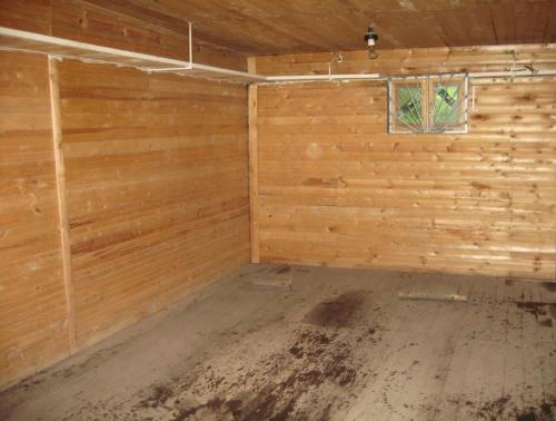 Современный пол в гараже. Деревянный пол в гараже