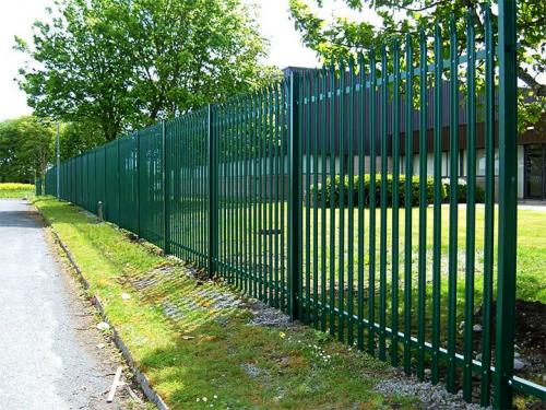 Какое расстояние делать между штакетником на заборе. Как самому установить забор из металлоштакетника