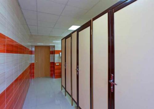 Панели для перегородок в санузлах. Назначение сантехнических перегородок