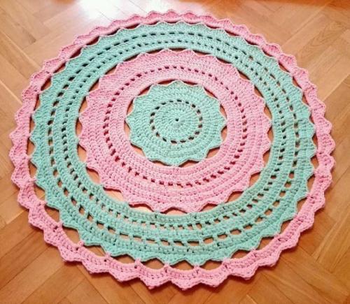 Коврики своими руками крючком оригинальные идеи для домашнего уюта. Как связать простые и красивые круглые коврики: фото + видео мастер класс для тех, кому интересно вязание крючком ковриков