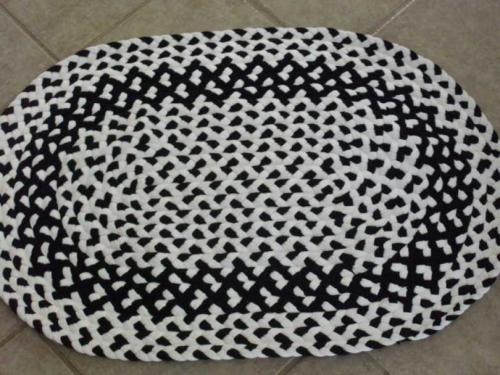 Коврики своими руками крючком оригинальные идеи для домашнего уюта. Как связать простые и красивые круглые коврики: фото + видео мастер класс для тех, кому интересно вязание крючком ковриков