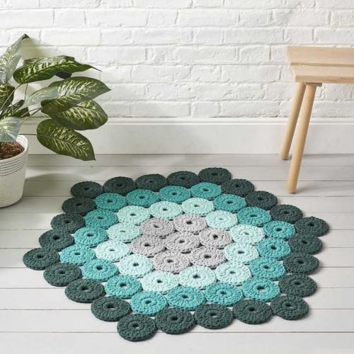 Коврики своими руками крючком оригинальные идеи для домашнего уюта. Как связать простые и красивые круглые коврики: фото + видео мастер класс для тех, кому интересно вязание крючком ковриков