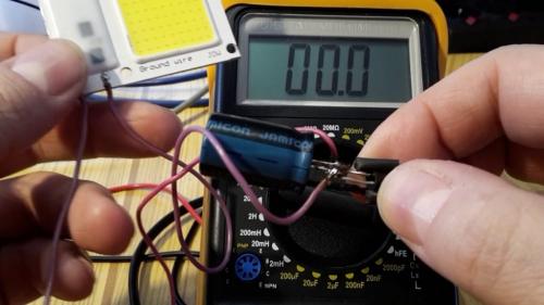 Светодиодная люстра щелкает после выключения. Почему мигает светодиодный светильник и что делать в этом случае