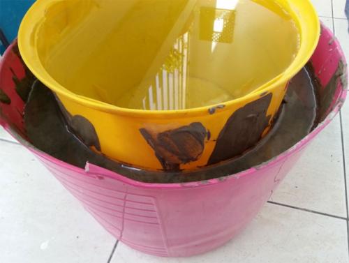 Вазы из цемента и ткани своими руками для сада. Вариант с использованием форм