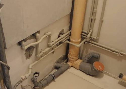 Как закрыть трубы в туалете. Какие встречаются варианты разводки труб в туалете 01 Как закрыть трубы в туалете. Какие встречаются варианты разводки труб в туалете 01