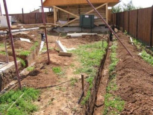 Как правильно закопать кольца под канализацию. Трехкамерный 05
