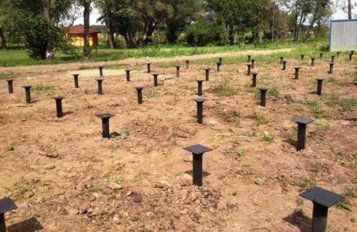 Строение каркасного дома на сваях. Каркасный дом на винтовых сваях