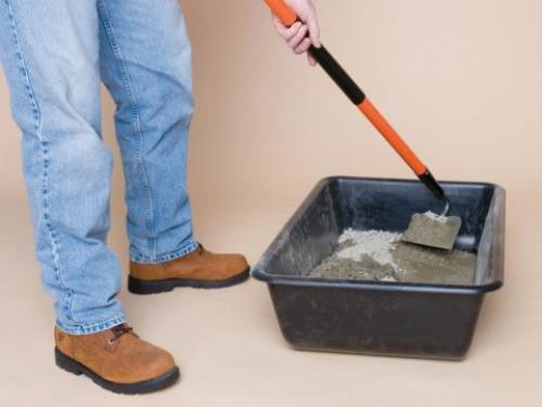 В каких пропорциях замешивать бетон. Как замесить бетон для небольших объемов