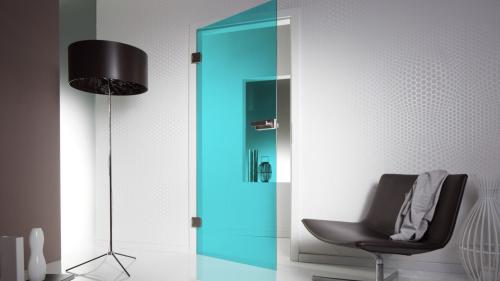 Стеклянные двери распашного типа