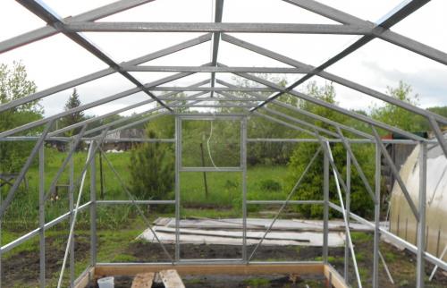 Какие материалы используются для изготовления каркасных теплиц из поликарбоната. Обзор видов каркасов для теплицы: выбор материалов, инструкция, как построить, готовые примеры лучших решений
