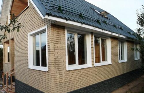 Виды фасадных панелей под кирпич.