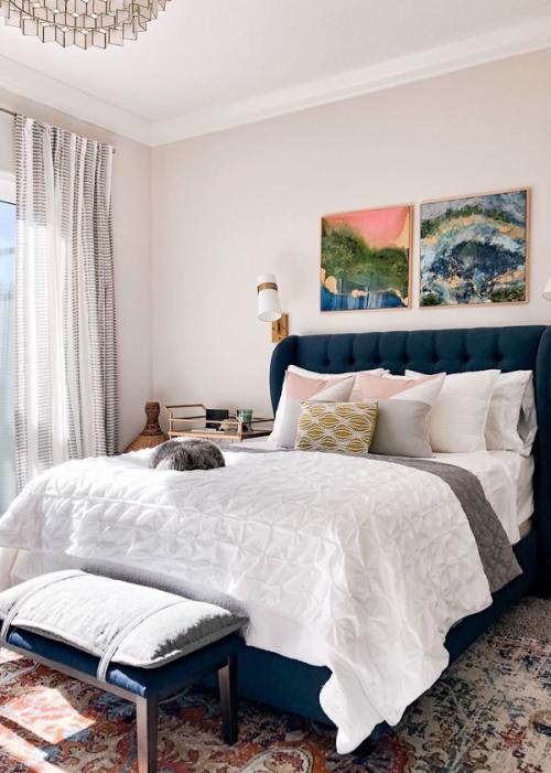 Можно ли установить бра над кроватью на высоту, которая будет мешать при работе на компьютере