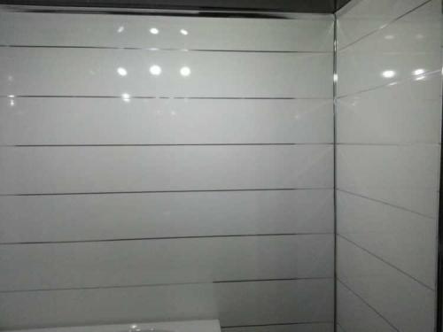 Влагостойкие панели для ванной. ПВХ панели для ванной — выбор моделей, варианты применения и особенности дизайна панелей