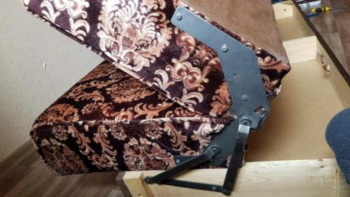 Как правильно выбрать материал для обновления обивки дивана