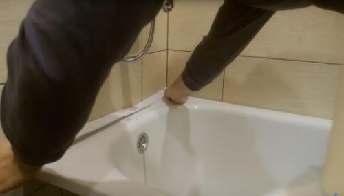 Бортик между ванной и стеной. Лента