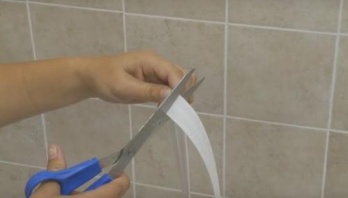 Бортик между ванной и стеной. Лента