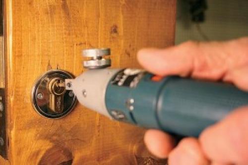 Как открыть цилиндровый замок без ключа. Вскрытие цилиндрового замка своими руками