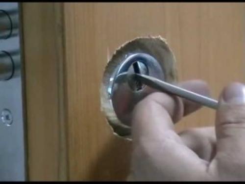 Как открыть цилиндровый замок без ключа. Вскрытие цилиндрового замка своими руками