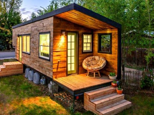 Летний домик из бытовки. Дачные бытовки — обзор лучших вариантов. 100 реальных фото + инструкция строительства своими руками