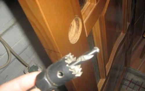 Установка дверного замка межкомнатной двери. Инструменты для врезки замков и защелок