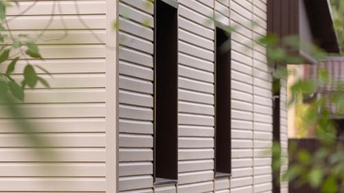 Как выбрать панели для обшивки дома снаружи, учитывая климат и окружающую среду. Виниловый сайдинг