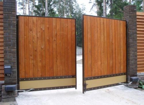 Как сделать колонны для забора. Выбор кирпича для столбов и материала для секций забора