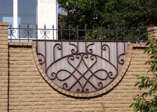 Как сделать колонны для забора. Выбор кирпича для столбов и материала для секций забора