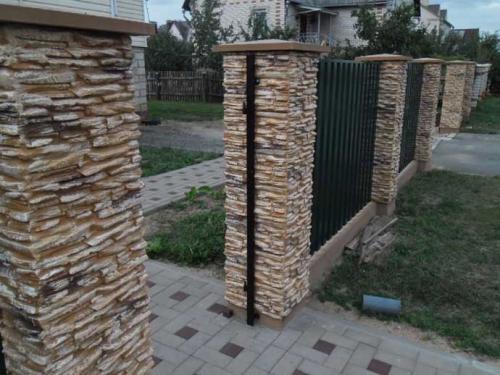 Декоративные столбы для забора. Столбы забора из декоративного камня