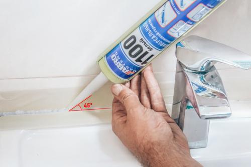 Герметик для ванной: как наносить. Как использовать санитарный силиконовый герметик?