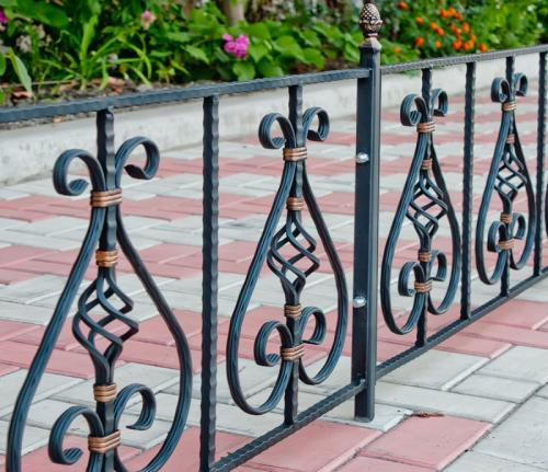 Столбы для забора: советы по выбору и лучшие идеи применения основных моделей (100 фото)