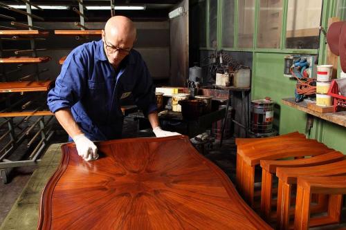 Реставрация полированной советской мебели. Способы восстановления, полировка на мебели в домашних условиях