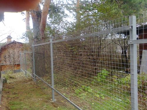 Столбы для забора: советы по выбору и лучшие идеи применения основных моделей (100 фото)