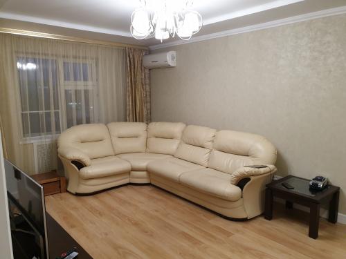 Поменять обивку дивана своими руками. Пошаговая инструкция по перетяжке дивана своими руками