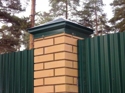 Столбы для забора: советы по выбору и лучшие идеи применения основных моделей (100 фото)