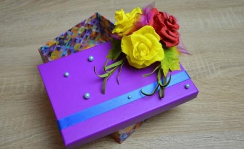 Объемные цветы из гофрированной бумаги. Как сделать цветы из гофрированной бумаги своими руками?