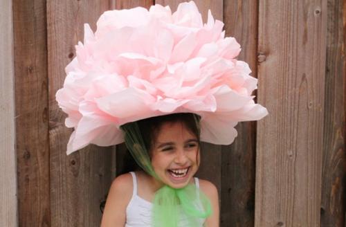 Объемные цветы из гофрированной бумаги. Как сделать цветы из гофрированной бумаги своими руками?