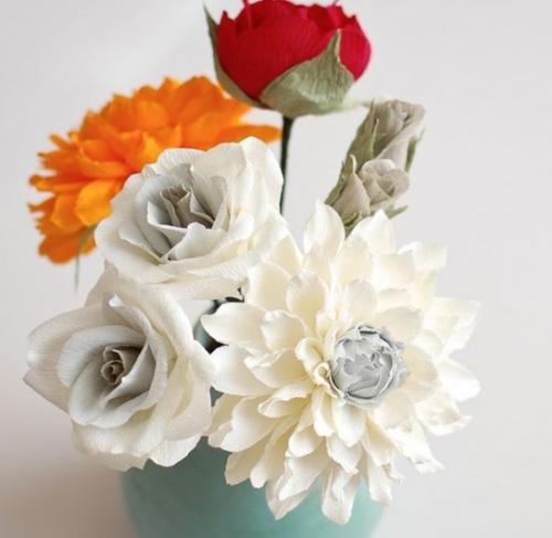 Объемные цветы из гофрированной бумаги. Как сделать цветы из гофрированной бумаги своими руками?