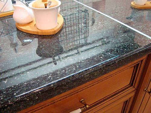 Как выбрать искусственный камень для столешницы, учитывая его цвет, фактуру и прочность