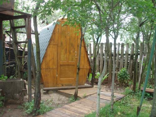 Туалет на даче варианты. Туалет для дачи — постройка своими руками и интеграция в ландшафтный дизайн (115 фото)